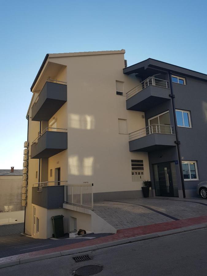 Апартаменты Grey House Макарска Экстерьер фото