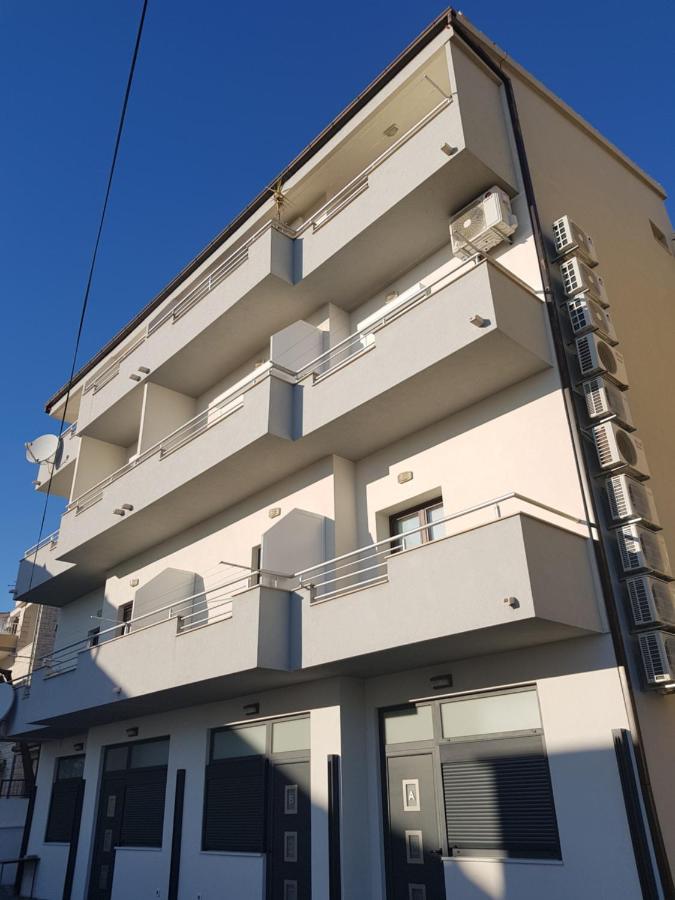 Апартаменты Grey House Макарска Экстерьер фото